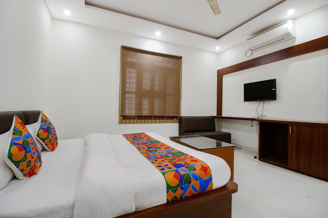 Fabexpress Yuvan Gouharganj Экстерьер фото