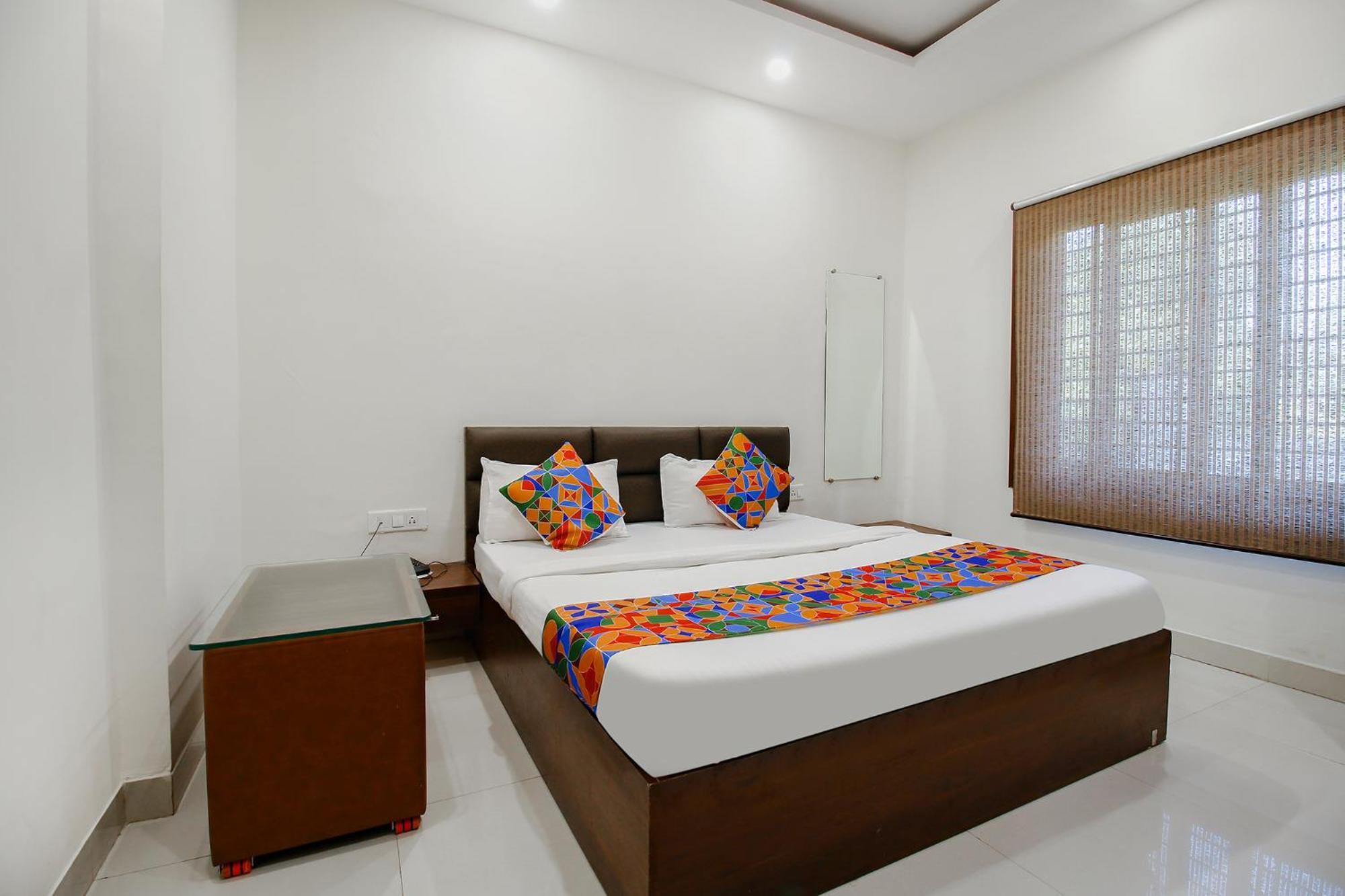 Fabexpress Yuvan Gouharganj Экстерьер фото