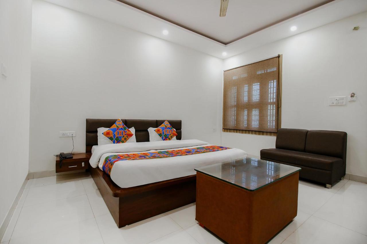 Fabexpress Yuvan Gouharganj Экстерьер фото