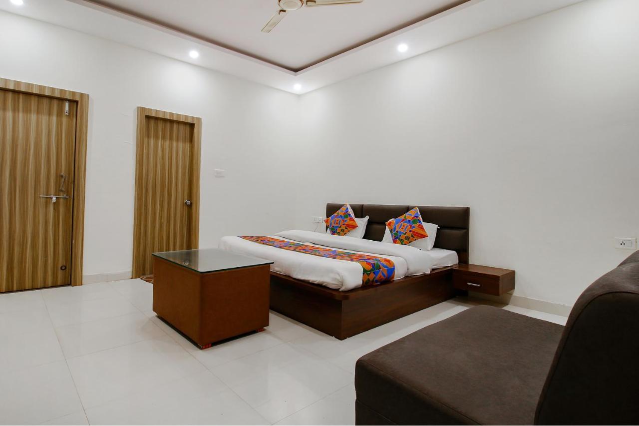 Fabexpress Yuvan Gouharganj Экстерьер фото
